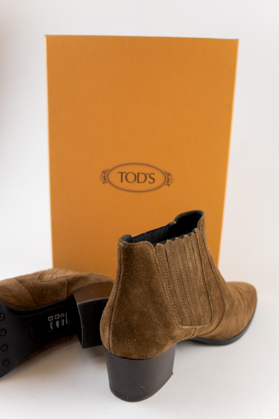 Pre-Loved Tod's boots with box