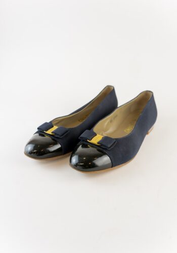 Pre-Loved navy flats front